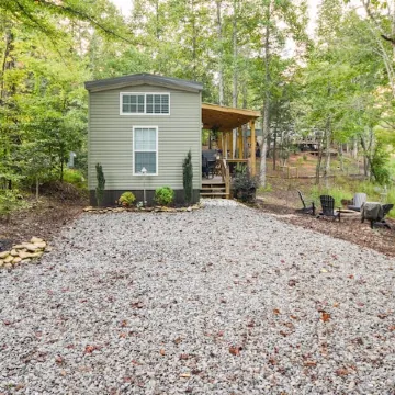 Mountain Abode Tiny House: Your Perfect Getaway Surrounded by Nature