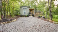 Mountain Abode Tiny House: Your Perfect Getaway Surrounded by Nature
