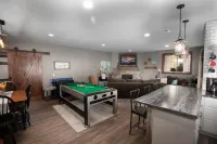 Inspirational Ranch-SUPERBLY CLEAN with HOT TUB!!! Lower Unit w/2 walkout patios