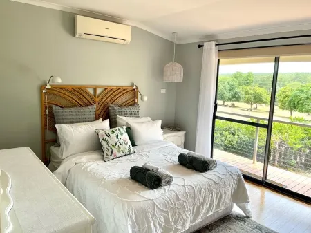 Farm Cottage in the Ferguson Valley Отели в г. Крукед Брук