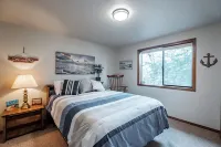 Hidden Treasure - A Private Guest Suite Hotels near Salem Saturday Market
