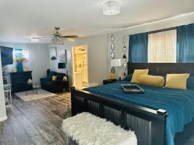 Upscale Abode The Keeper of the Plains 주변 호텔