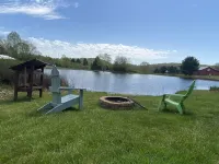 Time to Unwine-Waterfront Cabin w/Hot Tub! Pet Friendly! Blue Ridge Parkway