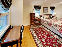 New, dog-friendly 5-bed home. Steps to Keyes Beach, Main Street, and Harbor!