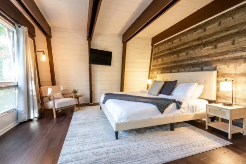 6BR Modern Massanutten Chalet with Hot Tub, Sauna