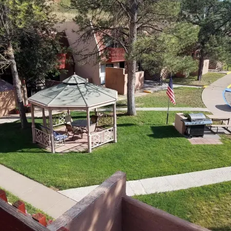 Resort Condo/Relax/ enjoy the outdoors/mountains. Easy access in Winter/ Ruidoso