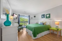 NEED TO GET AWAY? UPDATED CONDO 1 BLOCK TO BEACH Hotels in Surfside Beach