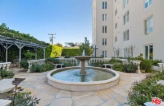 Modern Luxury Meets Hollywood Glamour