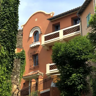 "Le Belvédère Villa les Glycines Hotels in Collioure