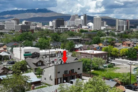 Retro Reno Loft w Panoramic Views Отели рядом с достопримечательностью «Университет Невада, Рино»