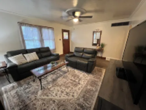 That's Amore! - Cozy 2-bedroom apartment in charming Steubenville with WiFi, AC Hotels in Steubenville