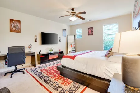 The Luxury Stay Legacy West Upscale Zen Patio in Plano, Texas Отели рядом с достопримечательностью «TUMI Store - Legacy West»