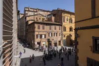 Modern comfort and historic charm in the heart of Siena Hotell i Civetta