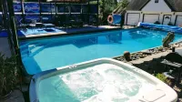 Little Castle Pool, Hot Tub, Napa, Sonoma, San Francisco