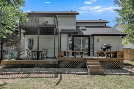 Spacious, 3 bedroom home, finished basement on quiet court