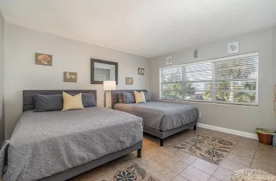 Come Enjoy the Sunshine...RIGHT ON THE BEACH! Ocean Front Condo w/ 2 Queen Beds!