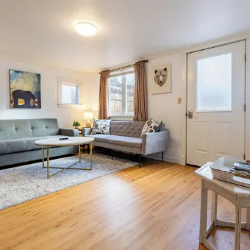 Just blocks from downtown! Cozy 2-bed, 1-bath home - sleeps 4.