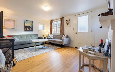 Just blocks from downtown! Cozy 2-bed, 1-bath home - sleeps 4.