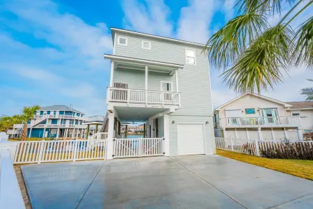 Pelican Lookout - Heated Pool, Hot Tub, Fire Pit, Outdoor Bar, Kayaks