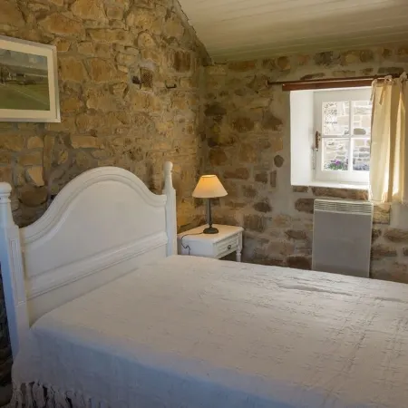 Old stone house between Crozon and Camaret (sea 200m)