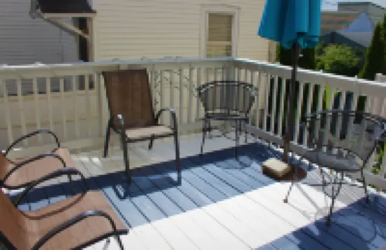 Historic Mercantile Studio - Ground Floor w/Fireplace & Parking