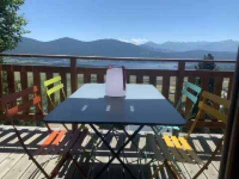 Bottom of chalet splendid view on lake, 4-6 persons