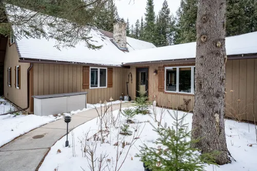 Private Retreat in the Woods Hotels in Liberty Grove