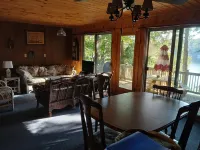 Camp Kuchen- 3 bdrm lakefront on beautiful White Lake Отели в г. Форестпорт