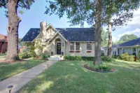 Walnut Manor - Be Our Guest – Ideal for Business Professionals and Families. Hotels near The Church of Jesus Christ of Latter-day Saints