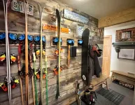 "Le Chalet Après" - Stylish Alpen Townhome - Walk to Express Bus