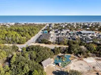 King & Bunk Beds, Beach Parking Pass, & Pets Stay Free Hotels in Corolla