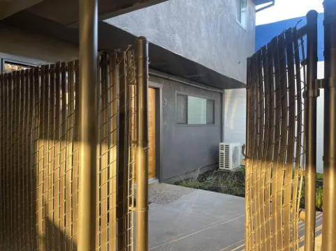 Updated 2-bedroom Apartment close to Hospitals. Located 1 mile from HWY 99.