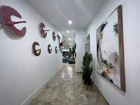 Flamingo's Resort/ 5 Bedrooms/ Game Room/ Heated Pool/ BBQ Отели рядом с достопримечательностью «Додж Сити Пикникс»