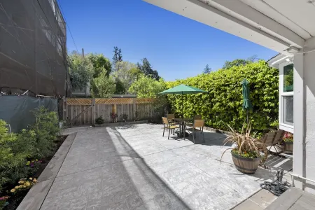 2BR Home in Menlo Park Near Stanford University! Отели рядом с достопримечательностью «Мета Хедквотерс»