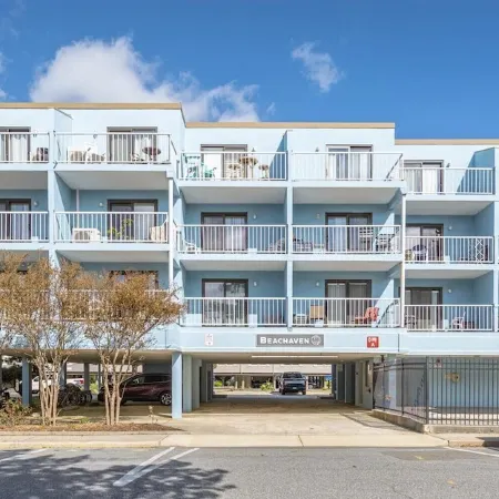 Newly Renovated Condo! Ocean View, Steps to beach, pool, private balcony,A/C