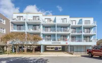 Newly Renovated Condo! Ocean View, Steps to beach, pool, private balcony,A/C - Boutique