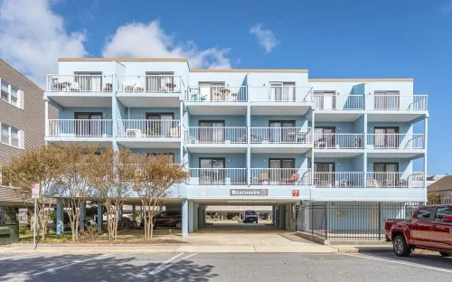 Newly Renovated Condo! Ocean View, Steps to beach, pool, private balcony,A/C