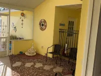 Waterfront single home rental with private lanai, heated pool, and hot tub! Hotels in Venice Gardens