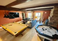 Modern 6 bedroom retreat, stunning lake views, close to village!