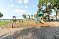 Balcony Ocean View, Pool & Pickleball! Steps to the Beach and Restaurants!