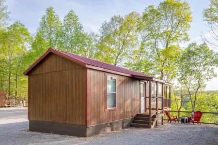 Lake View Nature Cabin at Bear Bluff Retreat
