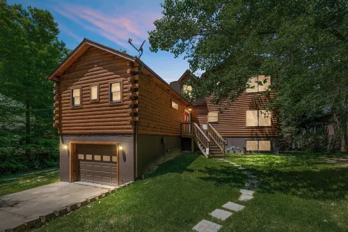 Enchanting 5-Bed/5-Bath Lakefront Log Cabin with Private Cove, Beach & Hot Tub.