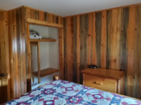 L Diamond E Guest Cabin #1 Rural luxury close to everything.