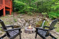 Epic Couples Retreat! Theatre! Waterfall! Jacuzzi! Firepits!