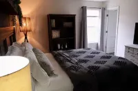 Luxury 4 BR Townhouse w/ Parking