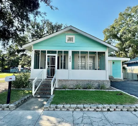 Walk to the BEACH and CASINOS! Full RV Hookup - 5 Min to Ocean Springs Отели рядом с достопримечательностью «Biloxi Lighthouse»