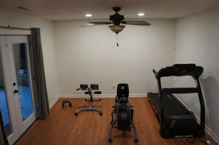 Beautiful Home with Gamers Paradise Game Room! Отели рядом с достопримечательностью «Массанаттен Индур Уотерпарк»