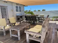 Bright beach cottage Hotel a Leeman