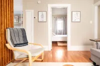 Charming 2-bedroom apartment with  parking in lovely Somerville Hotels in der Nähe von Capen House