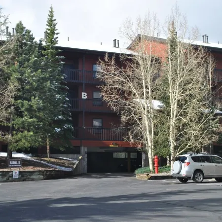 Mountainside condo in a Colorado playground!